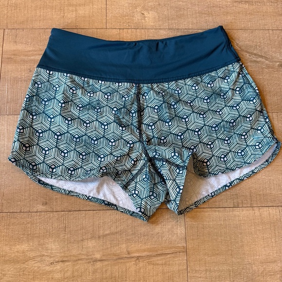 Carve Designs Pants - Carve Designs Borneo Shorts Womens Small Quick Dry UPF geometric design Coconut